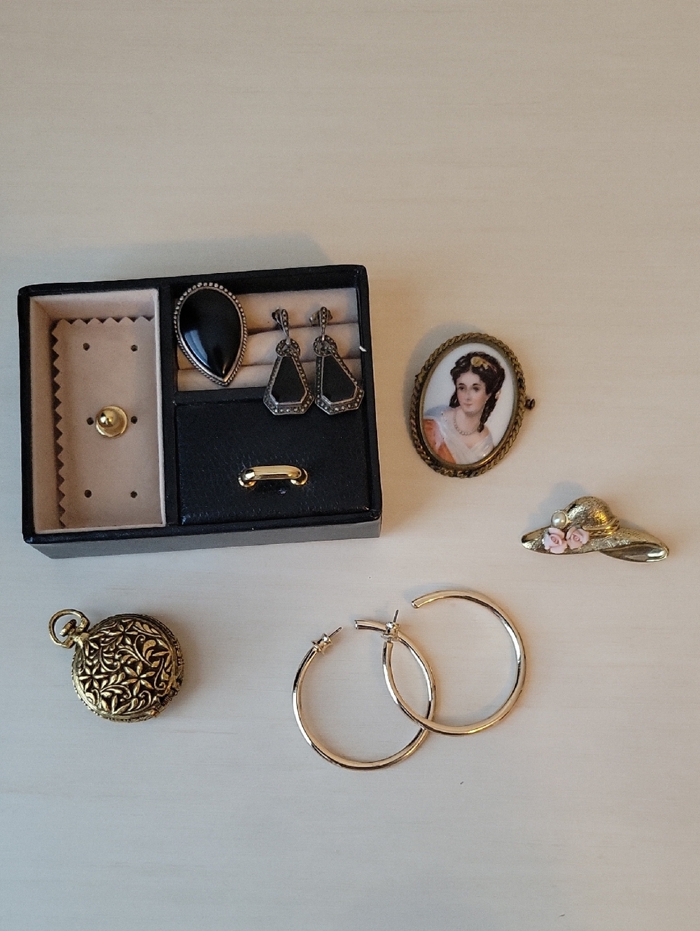 Vintage Brooch And Jewelry Lot: Read Description Please.